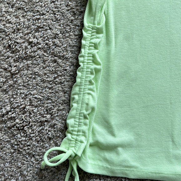 Old navy active tank - Picture 4 of 5